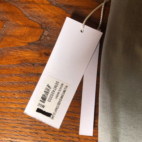 Soft Surroundings Ice Kissed Plus Size Straight Leg Jeans w/Gold Embellishment - Picture 3 of 8